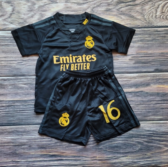 Real Madrid away kid's soccer uniform - Picture 2 of 2